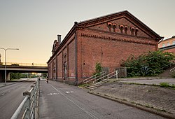 Vasemmalla Junatie, joka jatkuu Teollisuuskatuna Pasilaan. Sen ylittää Hämeentien silta.