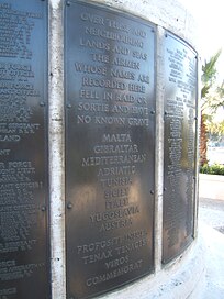 Malta Memorial to lost british aircrew und die Tafeln mit den Inschriften