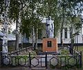 Могила радянського воїна, пам’ятний знак полеглим воїнам-землякам