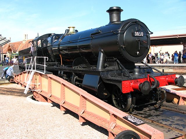 640px-Minehead_turntable_3850.jpg