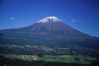 長者ヶ岳の山頂部から望む富士山
