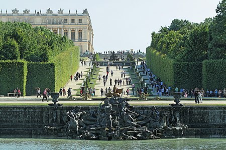 O triunfo de Neptuno e Anfitrite" (1740), parque do Palacio de Versalles, obra de Lambert-Sigisbert Adam.