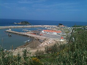 L'îlot derrière le port de Tigzirt.