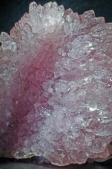 Кристаллы розового кварца