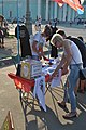 Verkauf von T-Shirts mit der Flagge in Moskau 2015