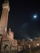 Siena, Piazza del Campo con la Luna