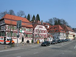 Historiallinen ristikkotalorivistö Sinsheimissa.