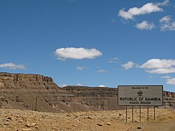 Die Namibiese kant van die grens by Noordoewer