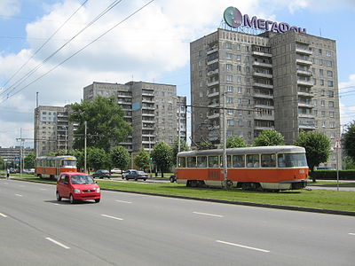 Трамвай маршрута № 8 (ныне не существующий) рядом с Октябрьской улицей. 24 июня 2007 года