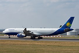 Airbus A330-343 linii RwandAir na płycie Portu lotniczego Bruksela