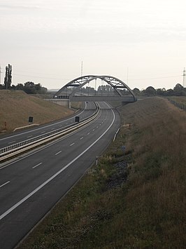 Spoorbrug over de A39 vlak bij het knooppunt met de A2 bij Schandelah. (2009)