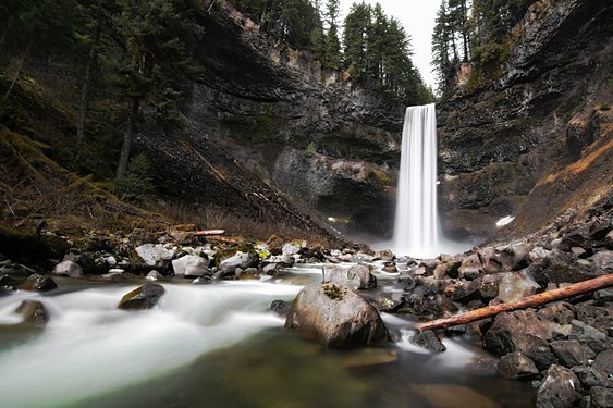 Parc provincial Brandywine Falls par Kaden Van Buren (talk • email)