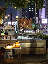 數千人舉行了悼念首爾萬聖節遇難者的燭光集會