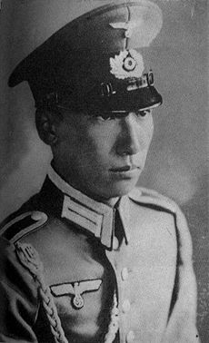 230px-Chiang_Wei-kuo_Nazi_2.jpg