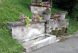 Fontaine de la rue du porche de la chapelle.