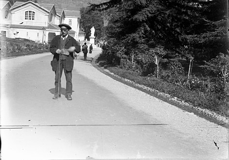 Les thermes et la statue d'Etigny (photo prise entre 1850 et 1910).