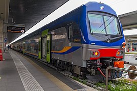 RegionaleVeloce opera en líneas regionales en una región o en regiones adyacentes de Trenitalia. Para en las principales estaciones del servicio local.