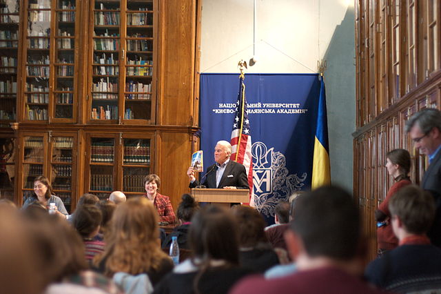 Терренс Б. Адамсон — виконавчий віце-президент National Geographic Society (Національного географічного товариства США)