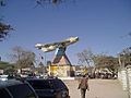 November Stadtzentrum von Hargeysa mit Denkmal in Form einer MiG, das an die Bombardierung der Stadt 1988 erinnert