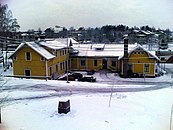 Karjaan rautatieasema rinteen suunnasta talvella 2006.