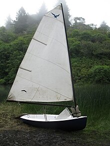 The picture to right seems to have Kite hull but spars not typical. No 