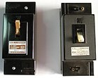 九州電力の一例 左より、キューキ[15]製・単3用40A（茶）、 九州電機製造[15]製・単3用60A（白） のリミッター