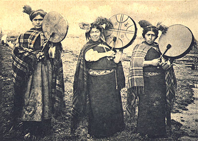 http://upload.wikimedia.org/wikipedia/commons/thumb/a/ac/Mapuche_Machis.jpg/400px-Mapuche_Machis.jpg