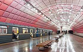 Quais de la station Metrobudivnykiv.