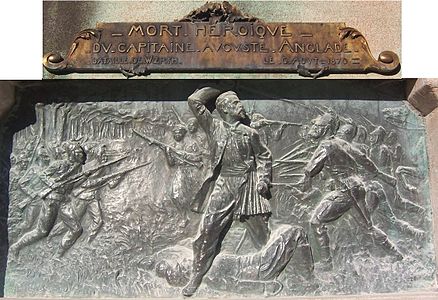 Mort héroïque du capitaine Auguste Anglade (1907), bas-relief sur le piédestal du Monument aux morts de 1870 à Figeac.