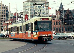 1985 Motrice type 6000 en service sur la ligne de la côte à la gare d'Ostende.