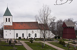 Norra Mellby kyrka i april 2012