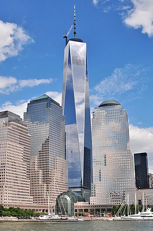 One World Trade Center as seen frae the Hudson River.