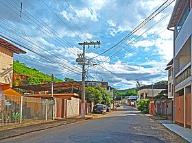 Rua Carmem Cotta no Córrego do Caçador, principal via do bairro.