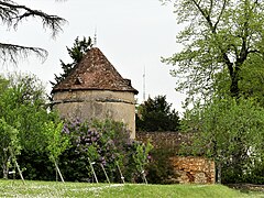 Le pigeonnier du château de Montcheuil.