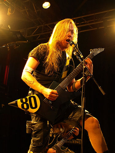 Антти Хююрюнен, певец финской трэш-метал группы Stam1na, на концерте в клубе Ностури (Хельсинки)