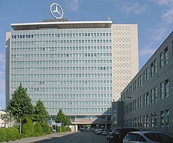 A vállalat székhelye, a Mercedes-Benz komplexum Stuttgartban