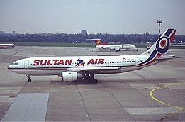 Самолёт Airbus A300 (TC-JUV) в аэропорту Дюссельдорфа в августе 1993 года