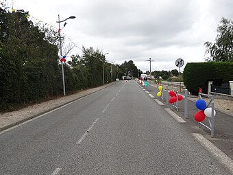 Rue principale décorée.