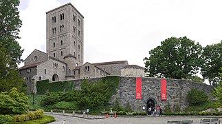 崔恩堡公園的修道院博物館收藏了大都會藝術博物館的中世紀藝術收藏品