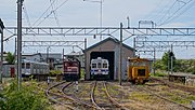 駅に併設された車両検修所