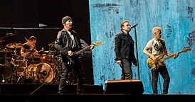 U2 выступае ў «Joshua Tree Tour 2017» у Бруселі, Бельгія, 1 жніўня 2017 года.