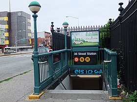 Une bouche d'accès à la station.