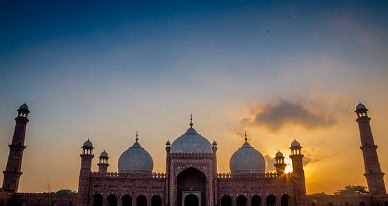 "Badshahi_Mosque_(King’s_Mosque)_123" by User:Shahbaz Aslam429`