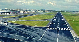 Взлетно-посадочная полоса аэропорта Брюсселя 25 R.jpg