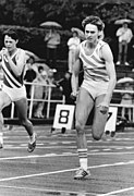 Die Titelverteidigerin, Vizeweltmeisterin von 1987 und Olympiadritte von 1988 Heike Drechsler (rechts), besonders erfolgreich auch im Weitsprung, errang die Silbermedaille