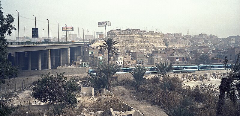 File:Cairo Metro Line 2 Maadi Jan-2006.jpg