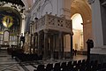 Амвон собору з мозаїчними елементами стилю косматеско