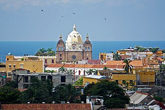 Panorámica de la iglesia San Pedro Claver desde el castillo de San Felipe.