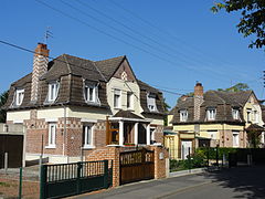 Des habitations groupées par deux.