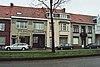 Twee interbellumwoningen bij tegelbedrijf Bauters